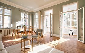 Villa Rosa - Charmante, Grosse Altbauwohnung